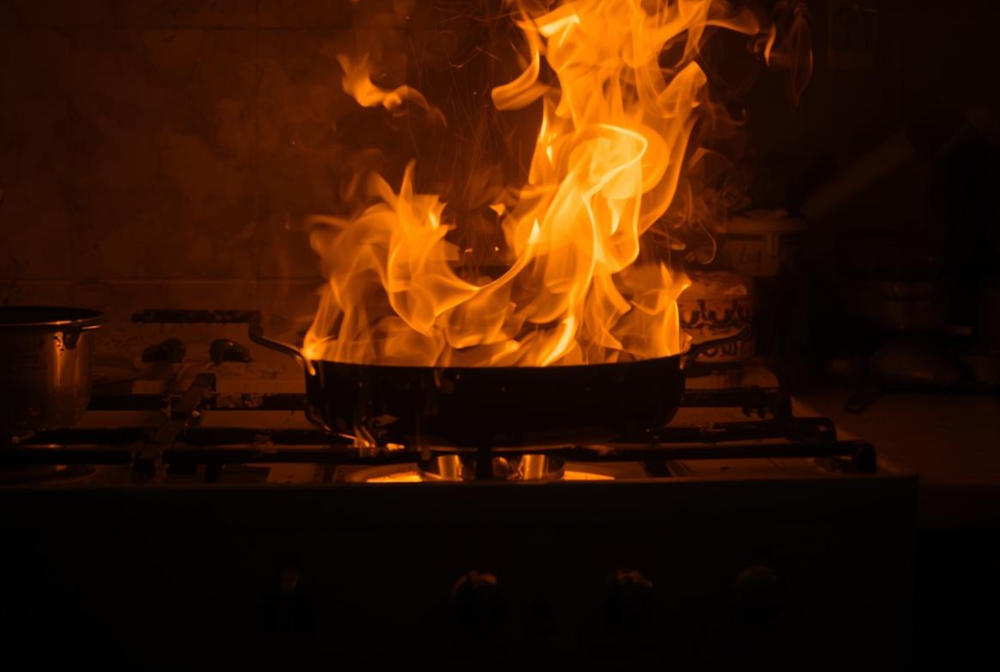 Does an air purifier help with burnt food smell? Learn how HEPA and carbon filtration eliminate odors.